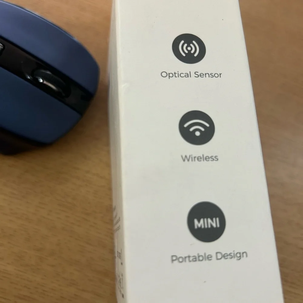 Ergonomic Black Wireless Mouse with Model D-09 - Picture 4 of 7